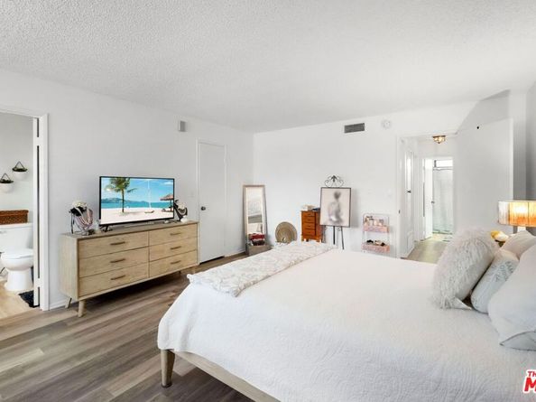 18560 Vanowen Street 15, Reseda CA 91335