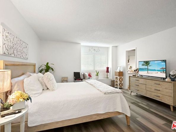 18560 Vanowen Street 15, Reseda CA 91335