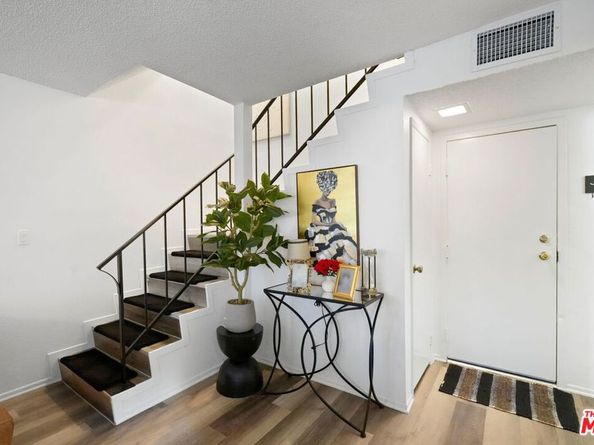 18560 Vanowen Street 15, Reseda CA 91335