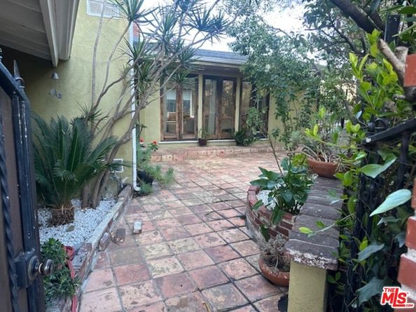 8159 Laurelmont Drive, Los Angeles CA 90046