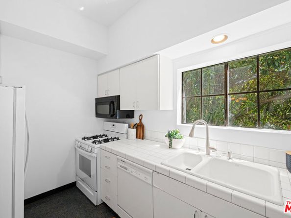10446 Quito Lane, Los Angeles CA 90077
