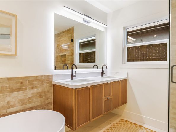 1040 Vernon Avenue, Venice CA 90291