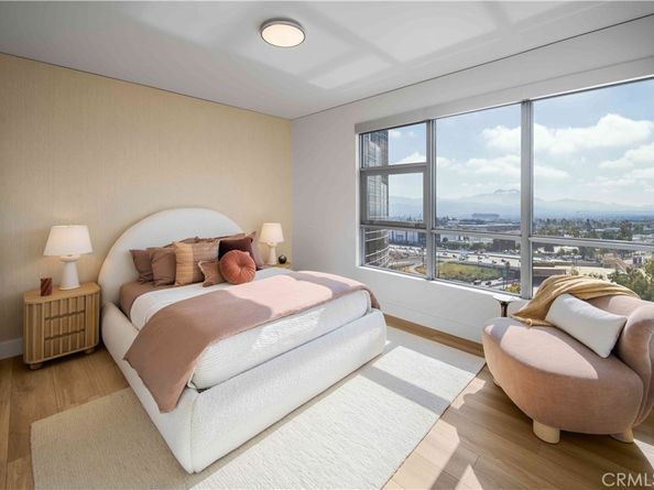 9 MacArthur Place 2002, Santa Ana CA 92707