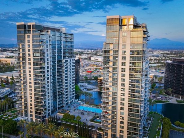 9 MacArthur Place 2002, Santa Ana CA 92707