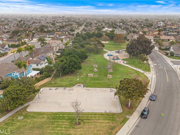 17612 Wrightwood Lane, Huntington Beach CA 92649