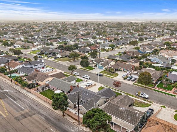 17612 Wrightwood Lane, Huntington Beach CA 92649