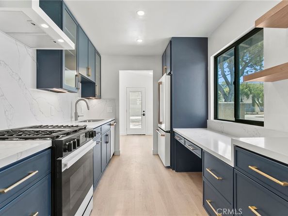 1001 E Saint Andrew Place, Santa Ana CA 92707