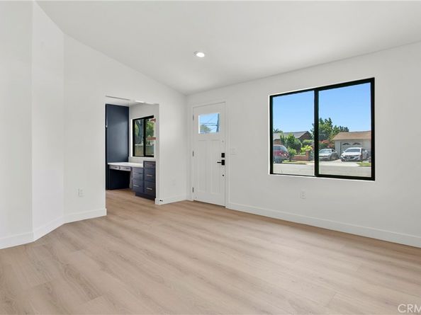 1001 E Saint Andrew Place, Santa Ana CA 92707
