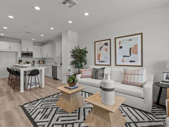 1095 N Harbor Boulevard, Anaheim CA 92801