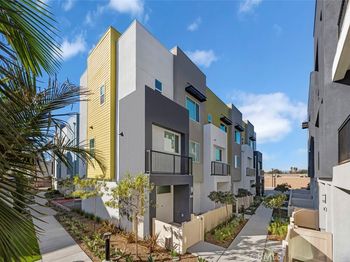 1095 N Harbor Boulevard