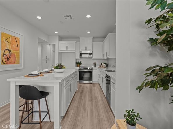 1095 N Harbor Boulevard, Anaheim CA 92801