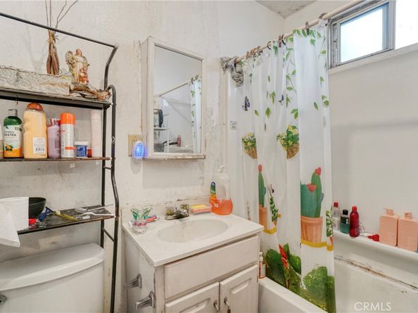 10807 Compton Avenue, Los Angeles CA 90059