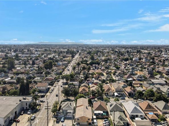 1045 E 20th Street, Los Angeles CA 90011