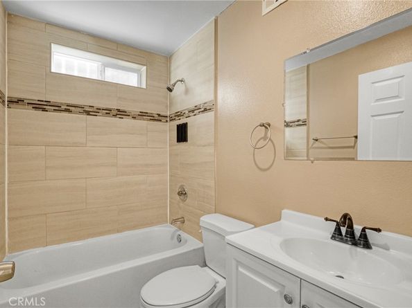 1045 E 20th Street, Los Angeles CA 90011