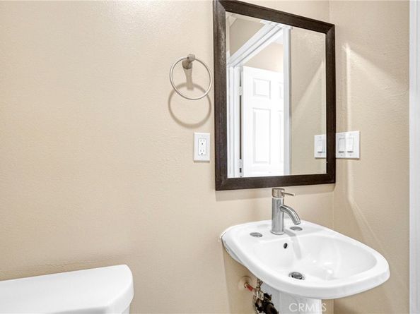 1045 E 20th Street, Los Angeles CA 90011