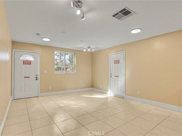 1045 E 20th Street, Los Angeles CA 90011