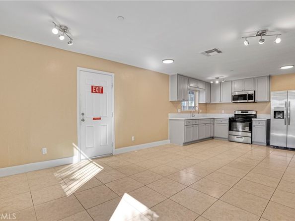 1045 E 20th Street, Los Angeles CA 90011