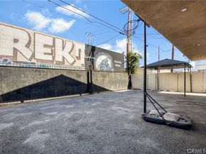 1045 E 20th Street, Los Angeles CA 90011