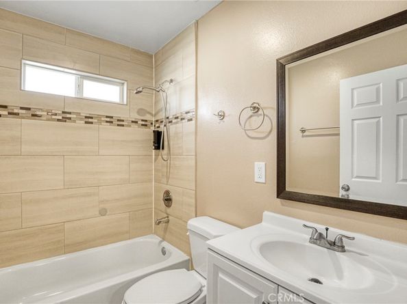 1045 E 20th Street, Los Angeles CA 90011