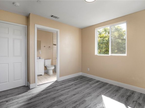 1045 E 20th Street, Los Angeles CA 90011