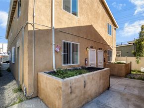 1045 E 20th Street, Los Angeles CA 90011