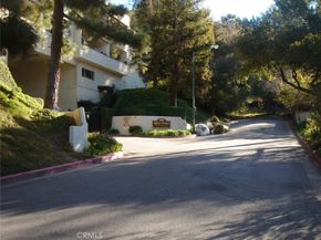 1935 Alpha Road 321, Glendale CA 91208