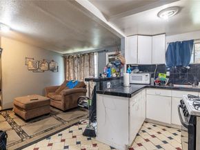 22113 Cantlay Street, Canoga Park CA 91303