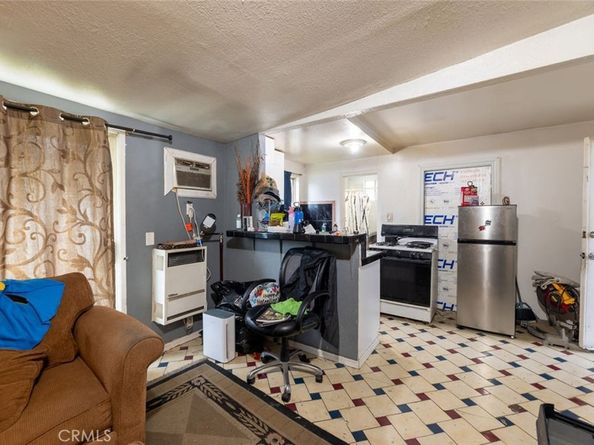 22113 Cantlay Street, Canoga Park CA 91303