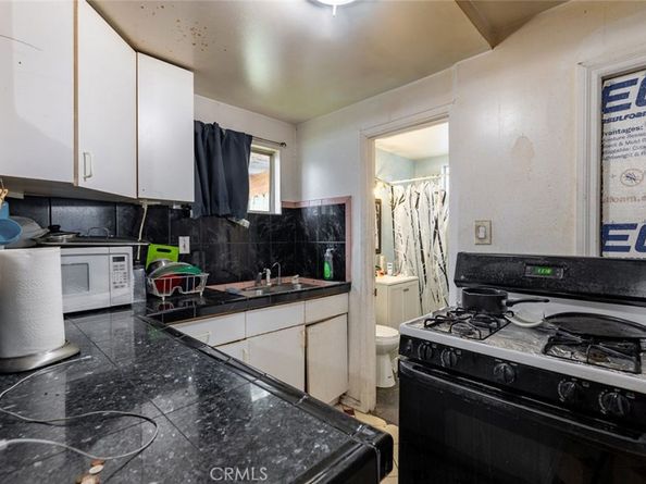 22113 Cantlay Street, Canoga Park CA 91303