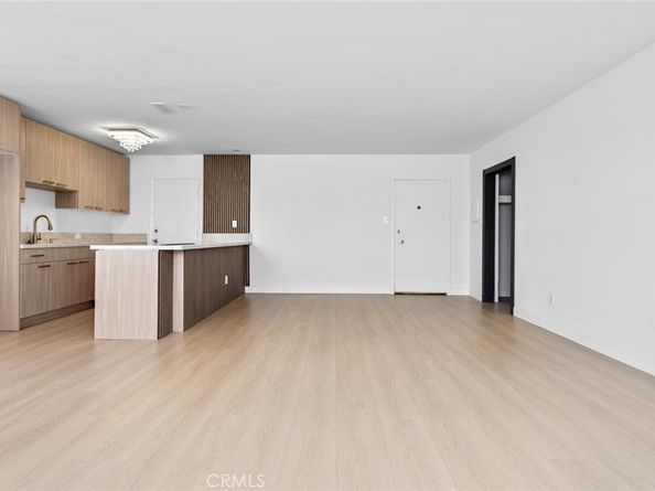 960 Larrabee Street 120, West Hollywood CA 90069