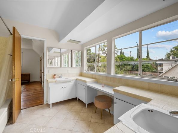 9830 Oakdale Ave, Chatsworth CA 91311