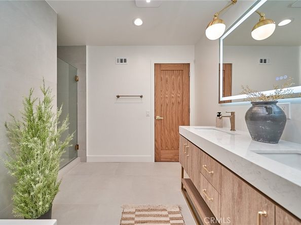 9604 Swinton, North Hills CA 91343