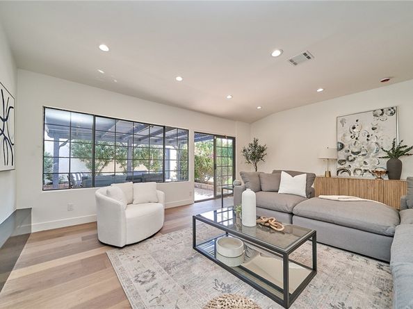 9604 Swinton, North Hills CA 91343
