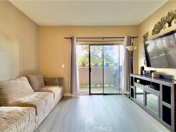 10943 Laurel Canyon A6, San Fernando CA 91340