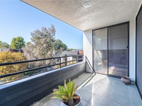 4774 Park Encino 206, Encino CA 91436