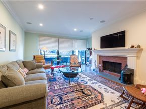 4774 Park Encino 206, Encino CA 91436