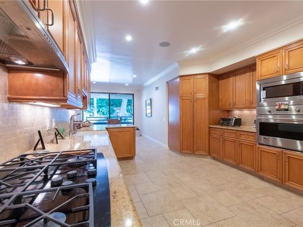 4774 Park Encino 206, Encino CA 91436