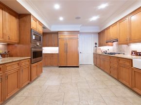 4774 Park Encino 206, Encino CA 91436