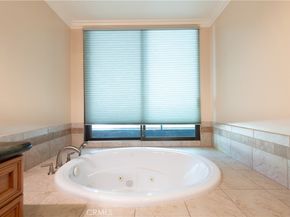 4774 Park Encino 206, Encino CA 91436