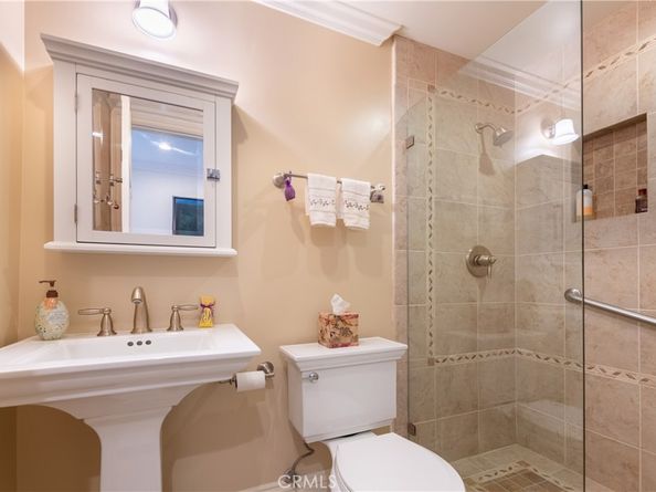 4774 Park Encino 206, Encino CA 91436