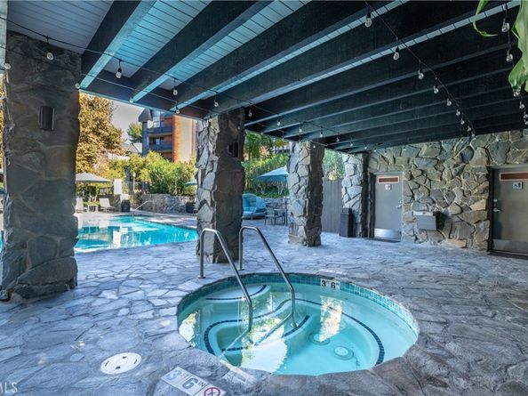 4774 Park Encino 206, Encino CA 91436