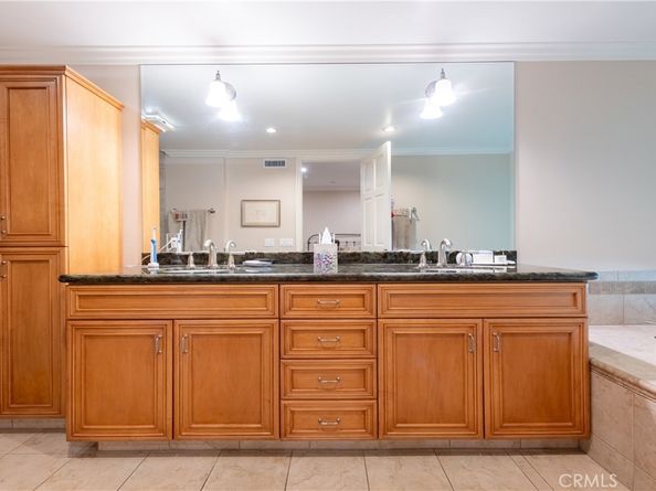 4774 Park Encino 206, Encino CA 91436