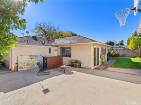 17419 Leadwell, Lake Balboa CA 91406