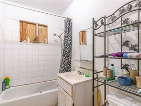 811 E 43rd Place, Los Angeles CA 90011