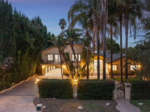 22851 Calvert Street, Woodland Hills CA 91367