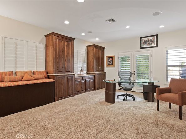 22851 Calvert Street, Woodland Hills CA 91367