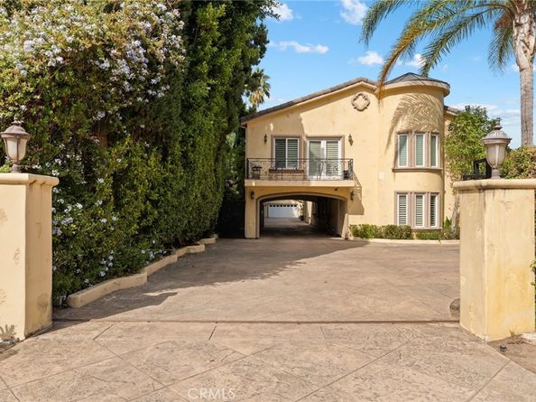22851 Calvert Street, Woodland Hills CA 91367