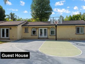 22851 Calvert Street, Woodland Hills CA 91367