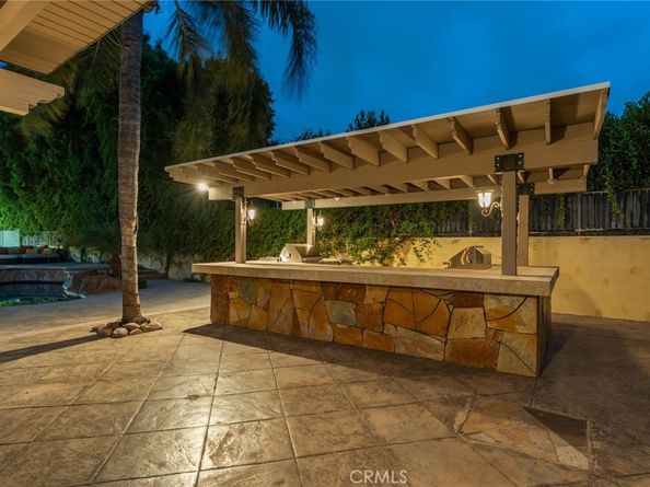 22851 Calvert Street, Woodland Hills CA 91367