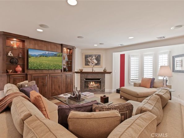 22851 Calvert Street, Woodland Hills CA 91367